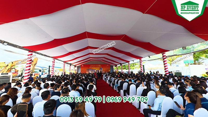 Không gian bên trong nhà bạt sự kiện