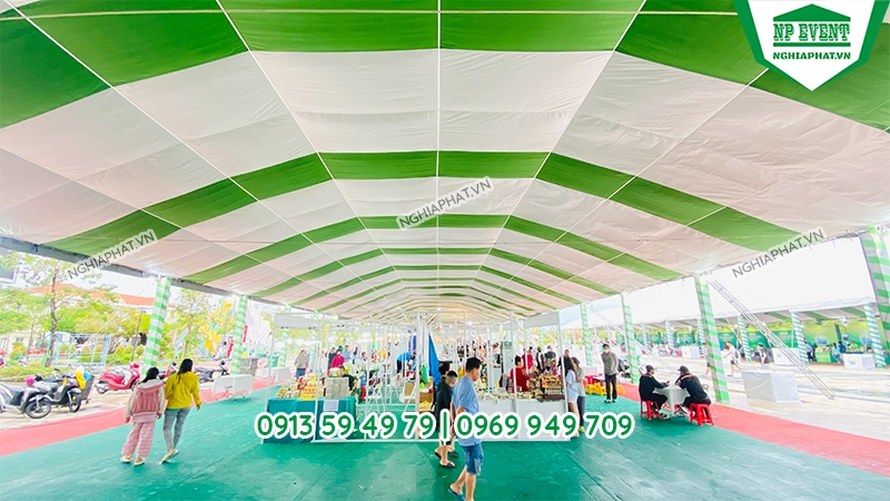 Nhà bạt ngoài trời có kết cấu rộng thoáng